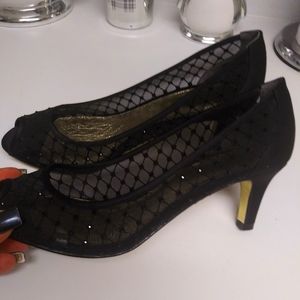Gorgeous NWOT black heels size 9m
